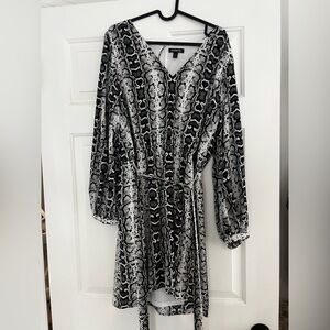 Black and White snake skin Patterned Dress wore one time, perfect condition